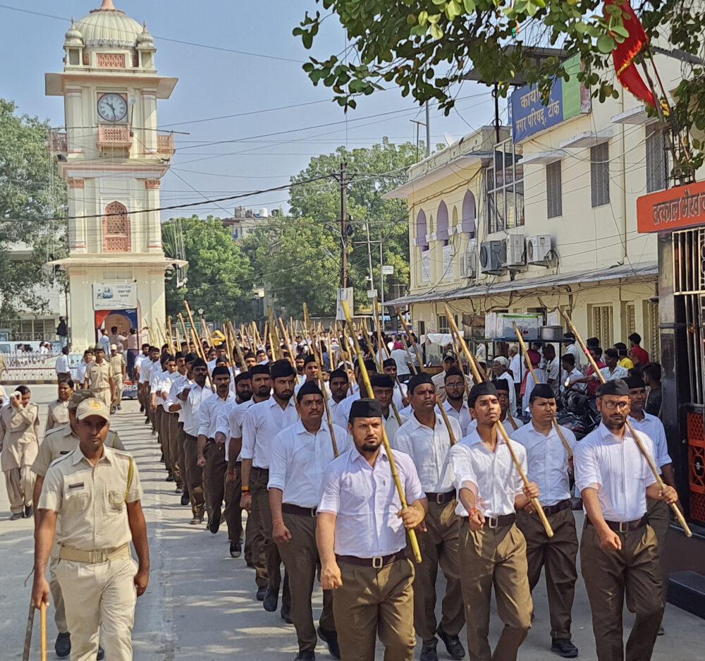 Volunteers in Tonk took out path on Vijaya Dashami