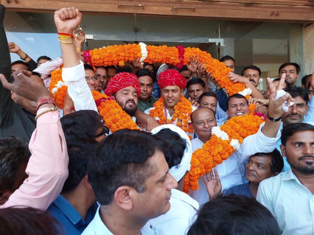 Minister Ashok Chandna celebrated his birthday vigorously in Sachin Pilot's stronghold, took to the streets with his supporters while performing a show of strength, gave a big message