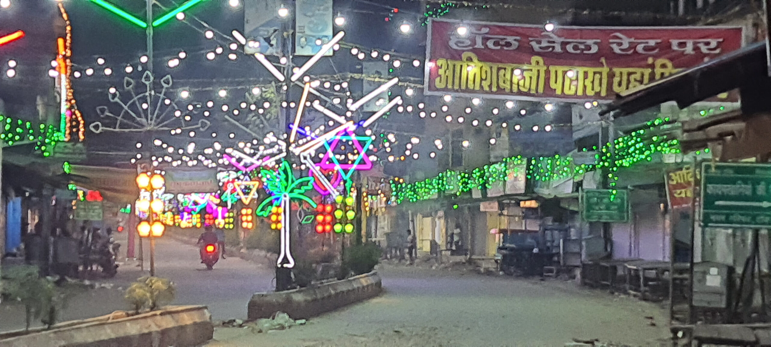 Crowd gathered in the market of Tonk, the market was decorated with light