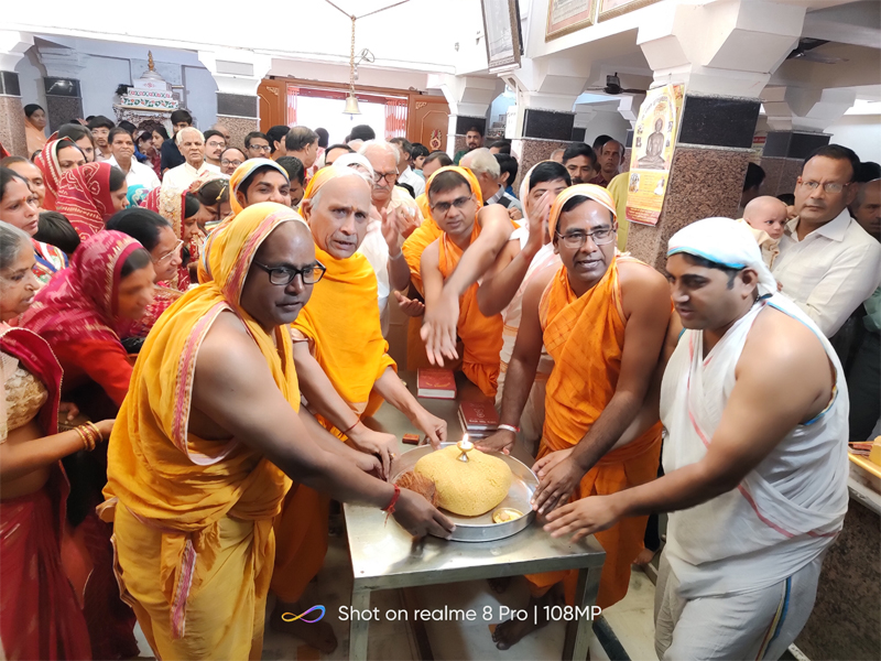 Five temple complexes resonated with the cheers of Lord Mahavir, celebrated with pomp