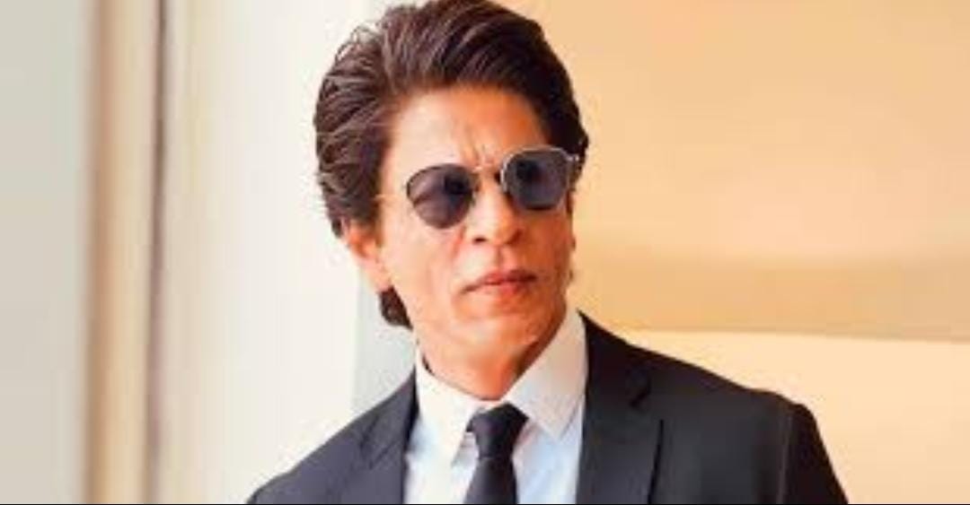 Bollywood King Khan Shah Rukh stopped at the airport by custom officials, caught expensive watch cover