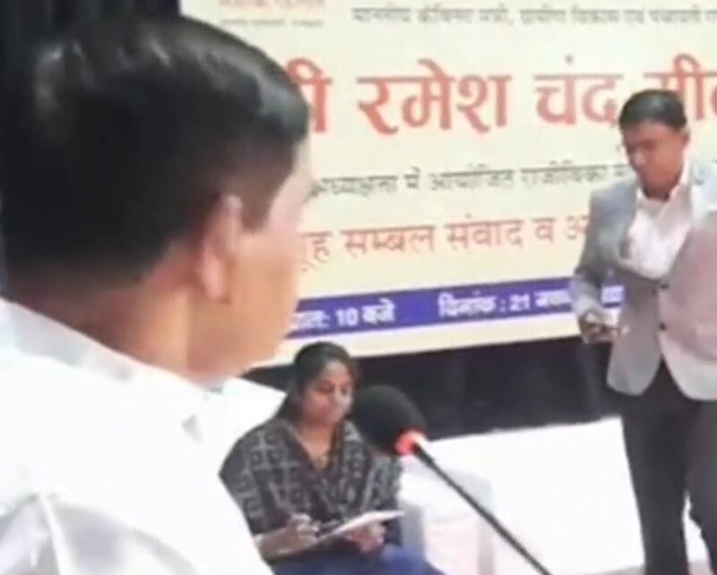 Rajasthan, the minister of Gehlot government removed the collector from the program, insulting the bureaucrats watch video