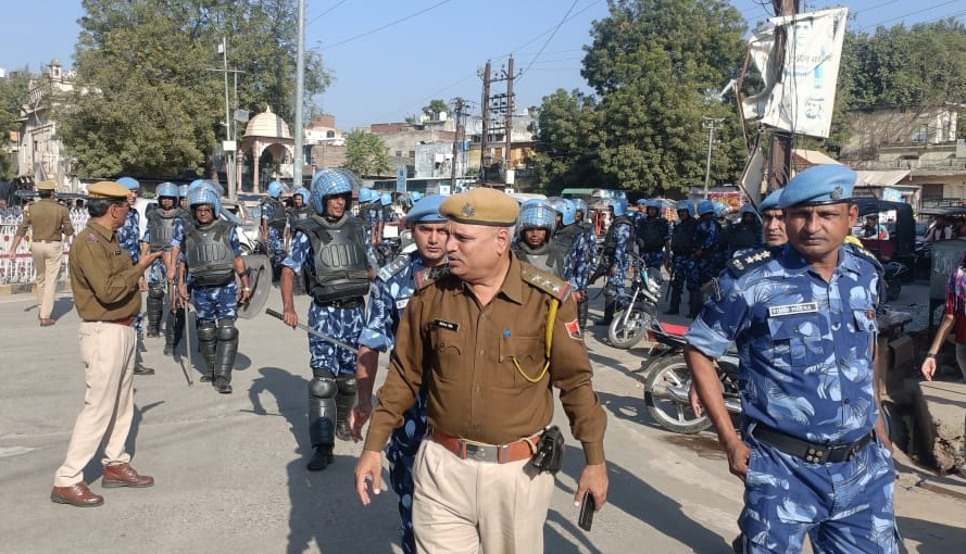 Rapid Action Force jawans took out flag march in Tonk