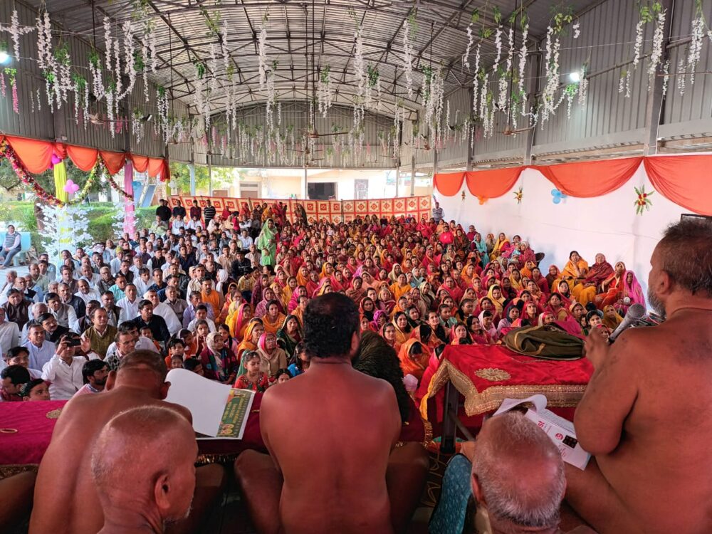 The Jain society spread eyelids in the auspicious entry of Acharya Vairagyanandi Ji Maharaj