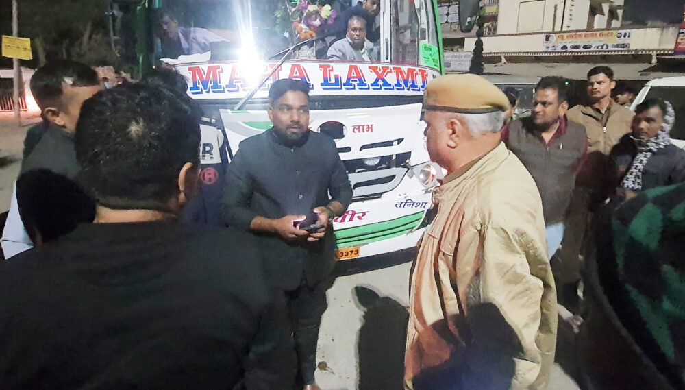 Fierce fight between baratis and hostel students in Tonk, the police sent the baraat after pacifying the matter by persuasion