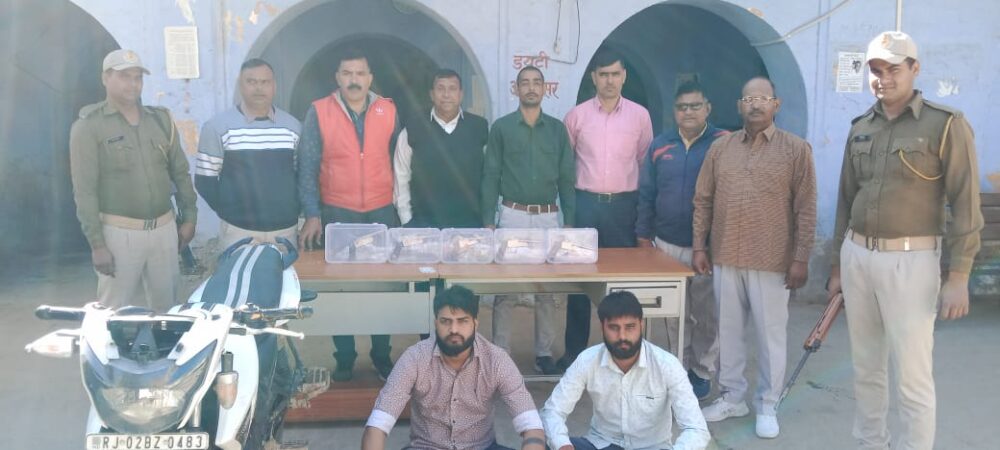 bharatpur police arrested two miscreants of papla gang with illegal weapons