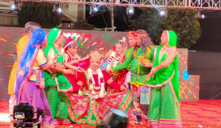 Tonk Folk dances enthralled the audience at the Banas Mahotsav. Various mesmerizing dances were presented in the cultural evening.