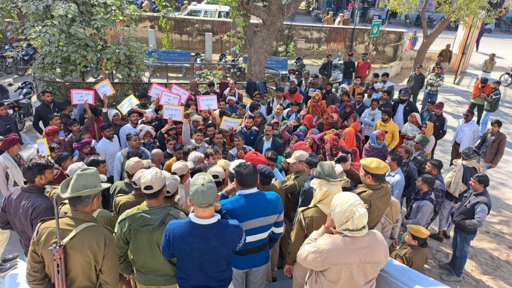 Memorandum protested for the immediate arrest of the killers of the murder of Gopal Gurjar Mahua