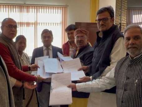 6 MLAs of BJP handed over the notice to the Assembly Secretary to bring a proposal for breach of privilege against 6 MLAs of Congress