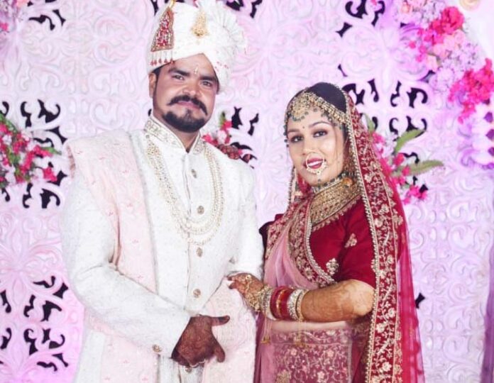 Example Teacher Vijay married without dowry, brought the bride home for one rupee-coconut Example Teacher Vijay married without dowry, brought the bride home for one rupee-coconut