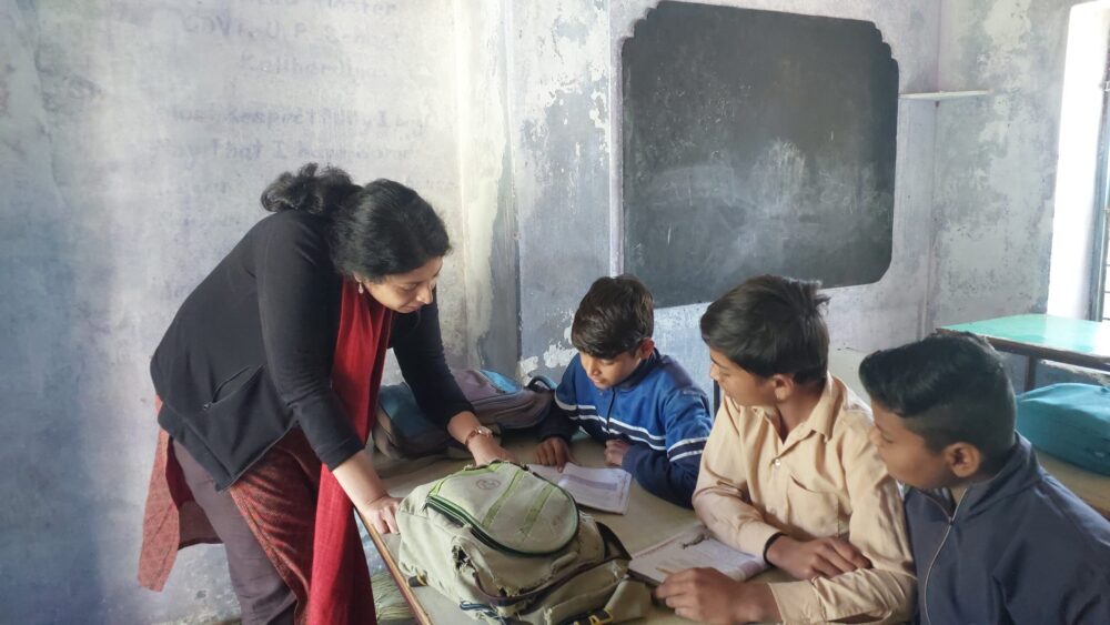 tonk District Collector Chinmayi Gopal did surprise inspection of schools, gave Guru Gyan to children, gave instructions to teachers to improve District Collector Chinmayi Gopal did surprise inspection of schools, gave Guru Gyan to children, gave instructions to teachers to improve