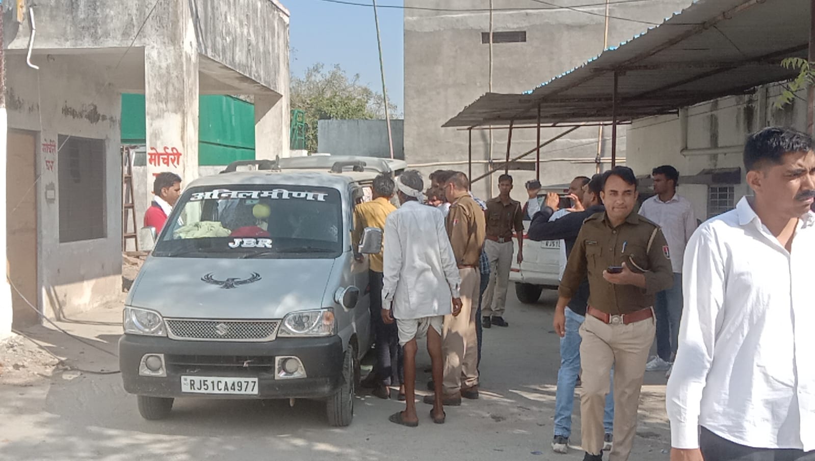 टांय टांय फिस रहा धरना विधायक हुए नदारद, मृतक के पिता स्वेच्छा से लाश ले जाने हुए राजी