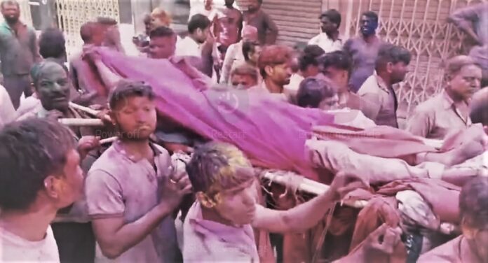भीलवाड़ा में कल 424 साल पुरानी परंपरा पर निकलेगी जिंदा इंसान की शव यात्रा भीलवाड़ा में कल 424 साल पुरानी परंपरा पर निकलेगी जिंदा इंसान की शव यात्रा