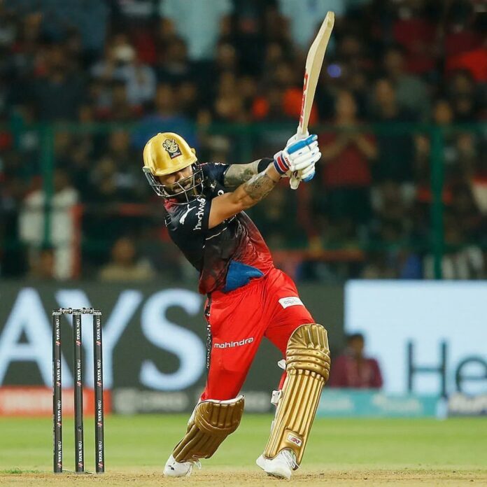 IPL Match 2023 : रॉयल चैलेंजर्स बेंगलुरु ( Royal Challengers Bangalore ) ने में अपने अभियान का विजयी आगाज किया है। इतवार (2 अप्रैल) को M. Chinnaswamy Stadium में खेले गए मुकाबले में आरसीबी ने मुंबई इंडियंस को आठ विकेट से मात दी।आरसीबी की जीत के हीरो विराट कोहली और कप्तान फाफ डु प्लेसिस रहे। दोनों खिलाड़ियों ने मिलकर 172 रनों के टारगेट को बौना साबित कर दिया। आईपीएल मैच में टारगेट का पीछा करते हुए कोहली और डु प्लेसिस ने शुरुआत में संभल करके बैटिंग की और पहले ओवर में सिर्फ 5 रन बने। दूसरे ओवर में कोहली ने चौका लगाकर अपने इरादे जाहिर कर दिए। फिर पारी के तीसरे ओवर में फाफ डु प्लेसिस ने इम्पैक्ट प्लेयर जेसन बेहरेनडॉर्फ की धुनाई करते हुए दो छक्के और एक चौका लगाया विराट कोहली ने 49 गेंदों पर नाबाद 82 रनों की पारी खेली, जिसमें छह चौके और पांच छक्के शामिल रहे। विराट कोहली के आईपीएल करियर का यह 45वां अर्धशतक रहीं। फाफ डु प्लेसिस की बात करें तो उन्होंने 43 गेंदों पर 73 रनों की पारी खेली, जिसमें छह छक्के और पांच चौके शामिल रहे। आरसीबी ने 22 गेंद बाकी रहते ही मुकाबला जीत लिया। विराट कोहली भाग्यशाली रहे, जब तीसरे ओवर की पहली गेंद पर जोफ्रा आर्चर ने कॉट एंड बोल्ड का मौका गंवा दिया। विराट कोहली ने इस जीवनदान का भरपूर फायदा उठाया और उसी ओवर में चौका और छक्का लगाते हुए स्कोर 40 रन कर दिया। अगले दो ओवर्स में 13 रन आए, यानी पावरप्ले में आरसीबी का स्कोर बिना किसी नुकसान के 53 रन था। कोहली-डु प्लेसिस ने मुंबई के गेंदबाजों की धुनाई जारी रखी और दस ओवर्स के बाद स्कोर बिना किसी नुकसान के 97 रन था। इस दौरान कोहली की तुलना डु प्लेसिस काफी आक्रामक दिखाई दिए और उन्होंने ऋतिक शौकीन की लगातार दो गेंदों पर छक्का लगाते हुए अपना अर्धशतक पूरा कर लिया। IPL Match 2023 : रॉयल चैलेंजर्स बेंगलुरु ( Royal Challengers Bangalore ) ने में अपने अभियान का विजयी आगाज किया है। इतवार (2 अप्रैल) को M. Chinnaswamy Stadium में खेले गए मुकाबले में आरसीबी ने मुंबई इंडियंस को आठ विकेट से मात दी।आरसीबी की जीत के हीरो विराट कोहली और कप्तान फाफ डु प्लेसिस रहे। दोनों खिलाड़ियों ने मिलकर 172 रनों के टारगेट को बौना साबित कर दिया। आईपीएल मैच में टारगेट का पीछा करते हुए कोहली और डु प्लेसिस ने शुरुआत में संभल करके बैटिंग की और पहले ओवर में सिर्फ 5 रन बने। दूसरे ओवर में कोहली ने चौका लगाकर अपने इरादे जाहिर कर दिए। फिर पारी के तीसरे ओवर में फाफ डु प्लेसिस ने इम्पैक्ट प्लेयर जेसन बेहरेनडॉर्फ की धुनाई करते हुए दो छक्के और एक चौका लगाया विराट कोहली ने 49 गेंदों पर नाबाद 82 रनों की पारी खेली, जिसमें छह चौके और पांच छक्के शामिल रहे। विराट कोहली के आईपीएल करियर का यह 45वां अर्धशतक रहीं। फाफ डु प्लेसिस की बात करें तो उन्होंने 43 गेंदों पर 73 रनों की पारी खेली, जिसमें छह छक्के और पांच चौके शामिल रहे। आरसीबी ने 22 गेंद बाकी रहते ही मुकाबला जीत लिया। विराट कोहली भाग्यशाली रहे, जब तीसरे ओवर की पहली गेंद पर जोफ्रा आर्चर ने कॉट एंड बोल्ड का मौका गंवा दिया। विराट कोहली ने इस जीवनदान का भरपूर फायदा उठाया और उसी ओवर में चौका और छक्का लगाते हुए स्कोर 40 रन कर दिया। अगले दो ओवर्स में 13 रन आए, यानी पावरप्ले में आरसीबी का स्कोर बिना किसी नुकसान के 53 रन था। कोहली-डु प्लेसिस ने मुंबई के गेंदबाजों की धुनाई जारी रखी और दस ओवर्स के बाद स्कोर बिना किसी नुकसान के 97 रन था। इस दौरान कोहली की तुलना डु प्लेसिस काफी आक्रामक दिखाई दिए और उन्होंने ऋतिक शौकीन की लगातार दो गेंदों पर छक्का लगाते हुए अपना अर्धशतक पूरा कर लिया।