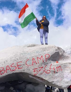 Bhilwara's daughter Shivani hoisted the tricolor at Everest Base Camp