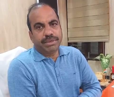 Chairman Rakesh Pathak demanded extension of city market timings.