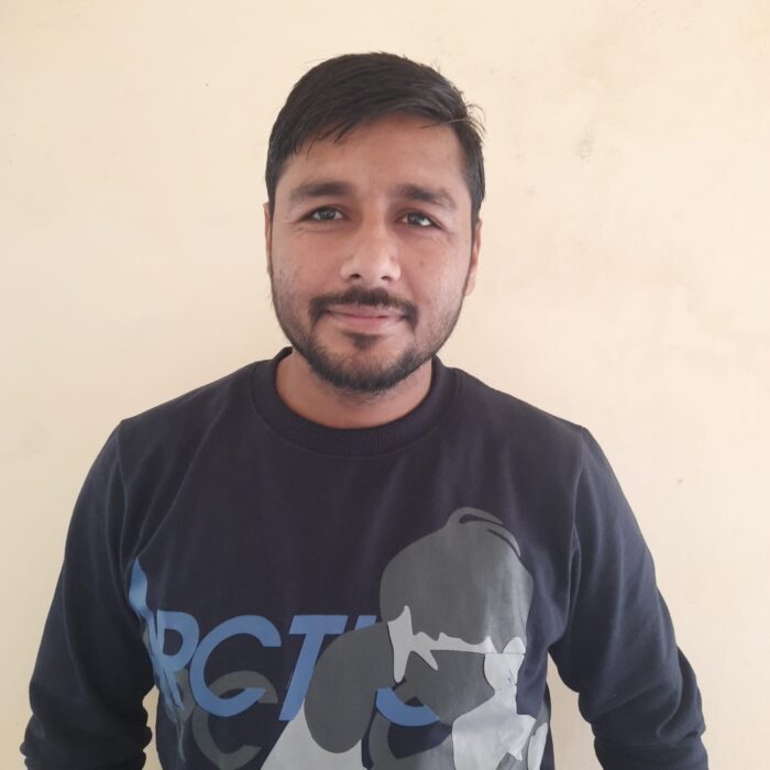 Driver of senior geoscientist arrested for taking bribe, geoscientist absconds