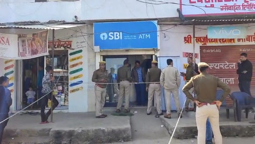 Thieves took away 15 lakh cash from SBI ATM in Gangapur.