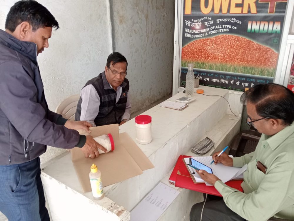 सोडाणी फूड,बजरंग रोलर मिल व अम्बे कचौरी पर छापे