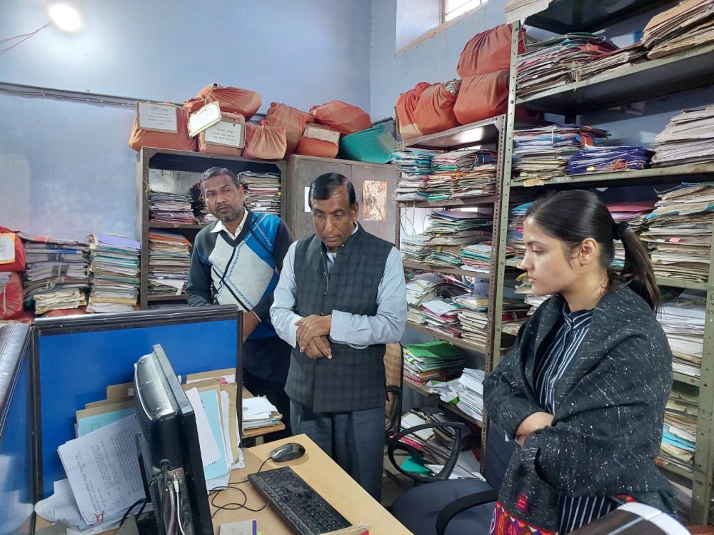 टोंक जिला कलेक्टर ने किया कलेक्ट्रेट के विभिन्न अनुभागों का औचक निरीक्षण,अनुपस्थित कार्मिकों के विरूद्ध होगी अनुशासनात्मक कार्यवाही