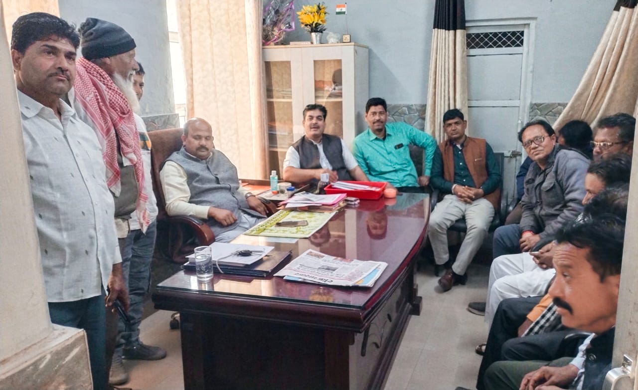 फल, सब्जी की महंगाई के विरोध में ज्ञापन सोंपा