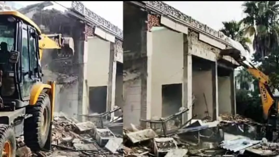 शराब कारोबारी पोंटी चड्डा के 400 करोड़ के फॉर्म हाऊस को डीडीए ने किया जमीदोंज..