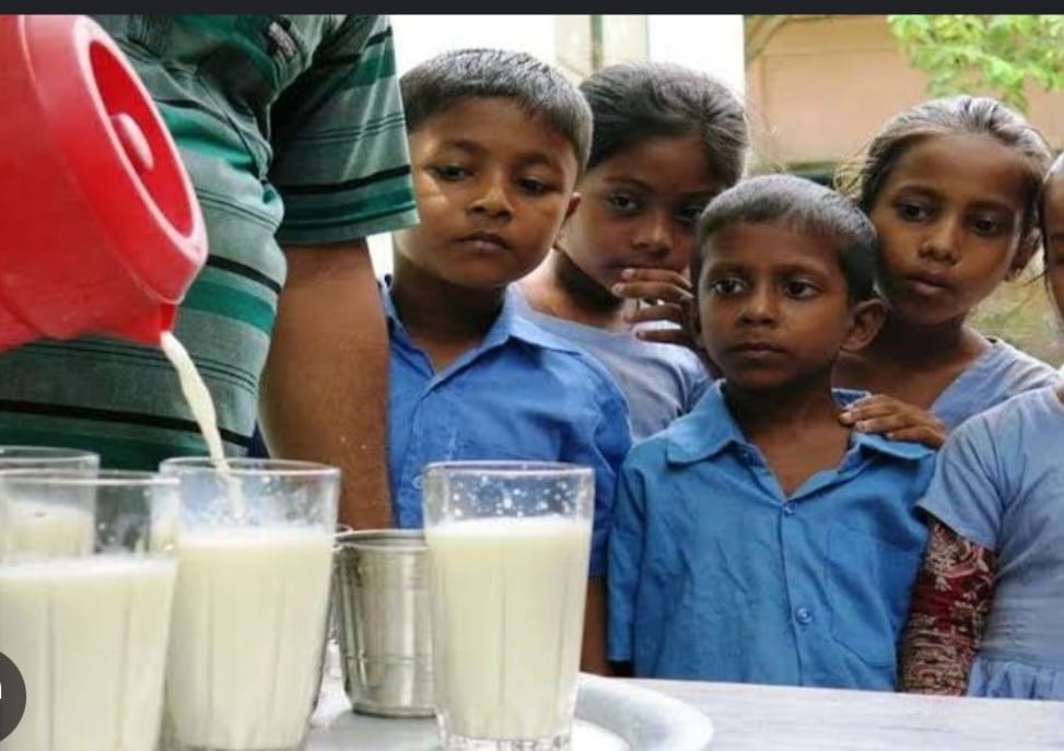 राजस्थान के विद्यालयों में छात्र-छात्राओं को गाय का प्राकृतिक दूध उपलब्ध कराने के कोई निर्देश भ्रामक व गलत – आयुक्त मिड डे मील
