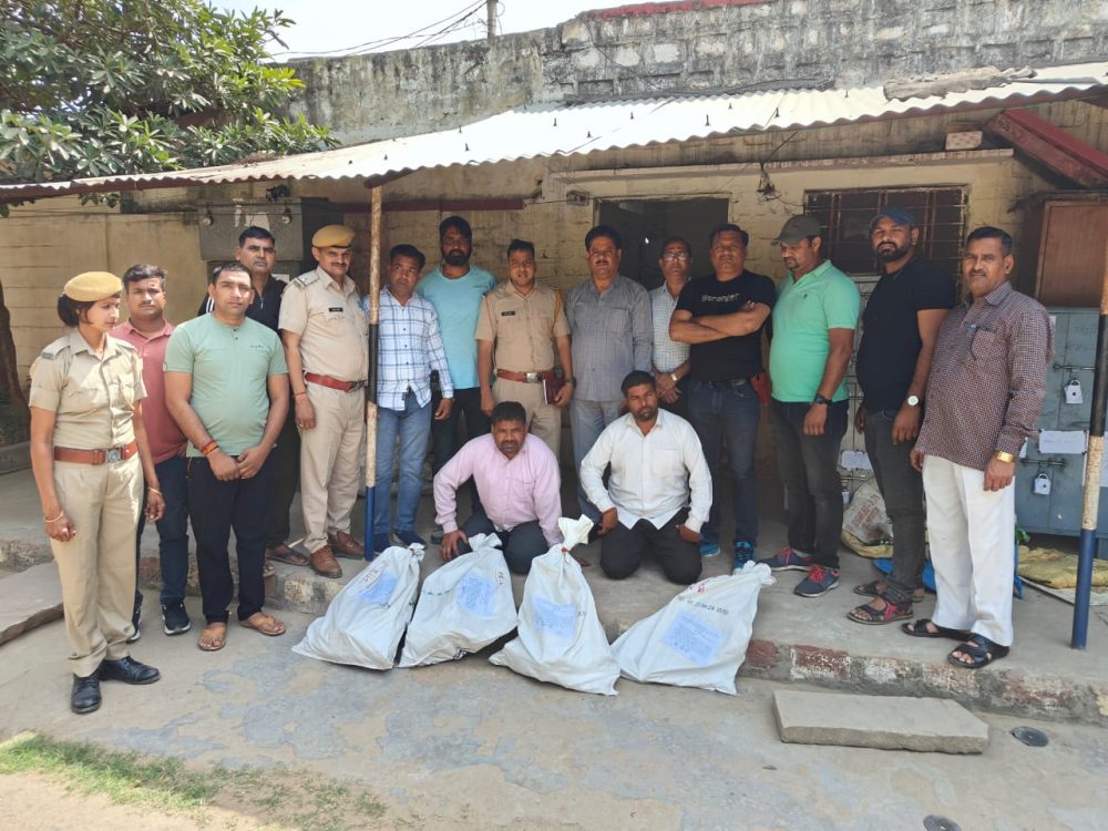 डकैतों-बदमाशों को हथियार सप्लाई करने आये दो तस्कर गिरफ्तार,हथियार बनाने की फैक्ट्री पकडी