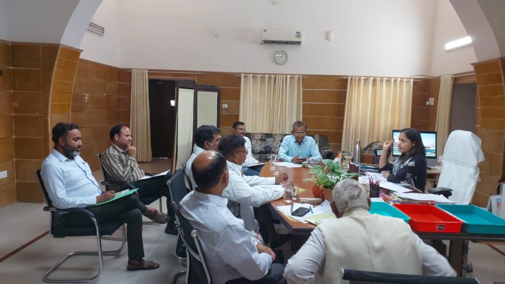 लोकसभा चुनाव-2024 की आदर्श आचार संहिता लागू जिला निर्वाचन अधिकारी ने राजनैतिक दलों के प्रतिनिधियों के साथ ली बैठक